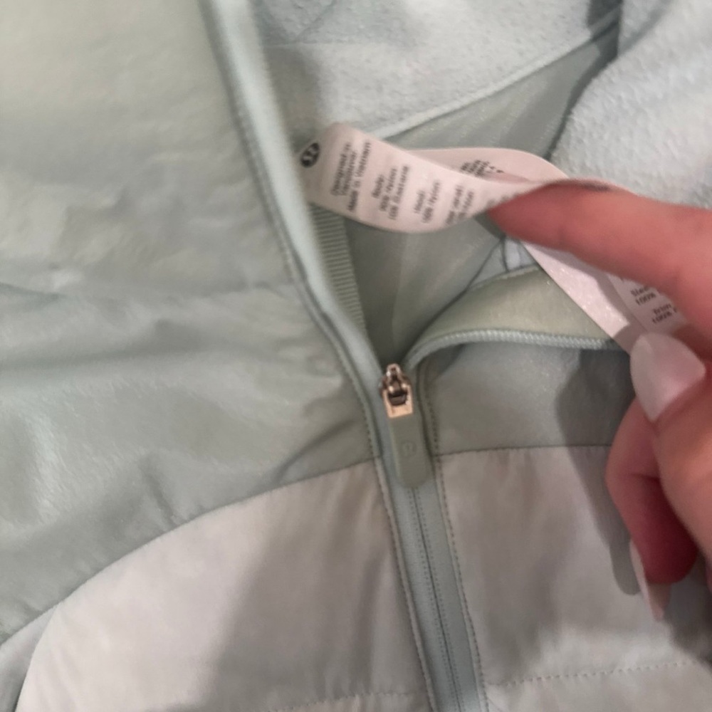 🥳LULULEMON jacket 🥳 - Picture 2 of 4